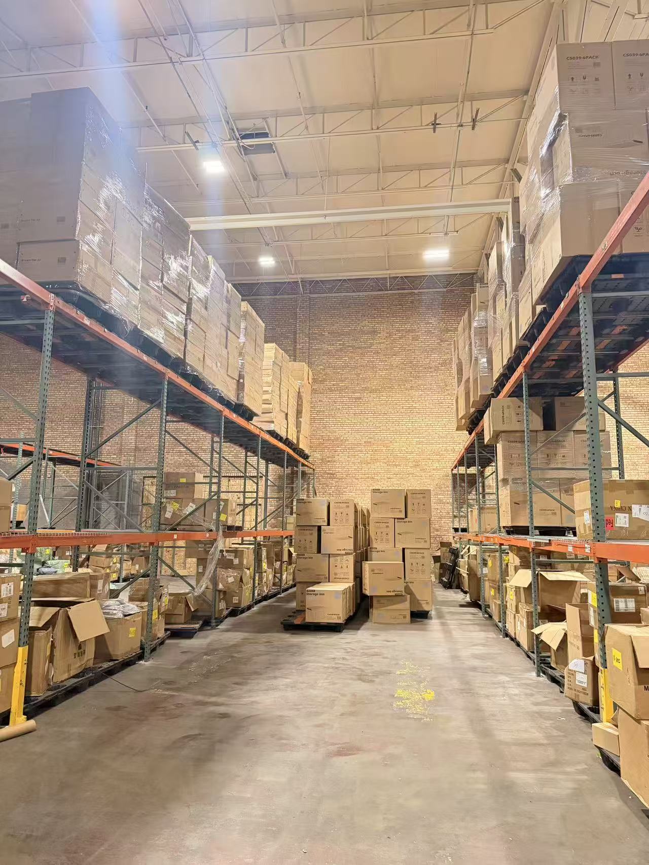 LIVELY pallet storage racks